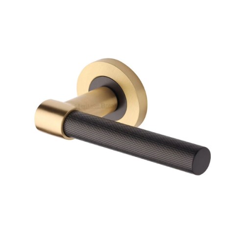 PHEONIX KNURLED LEVER HANDLE ON ROUND ROSE